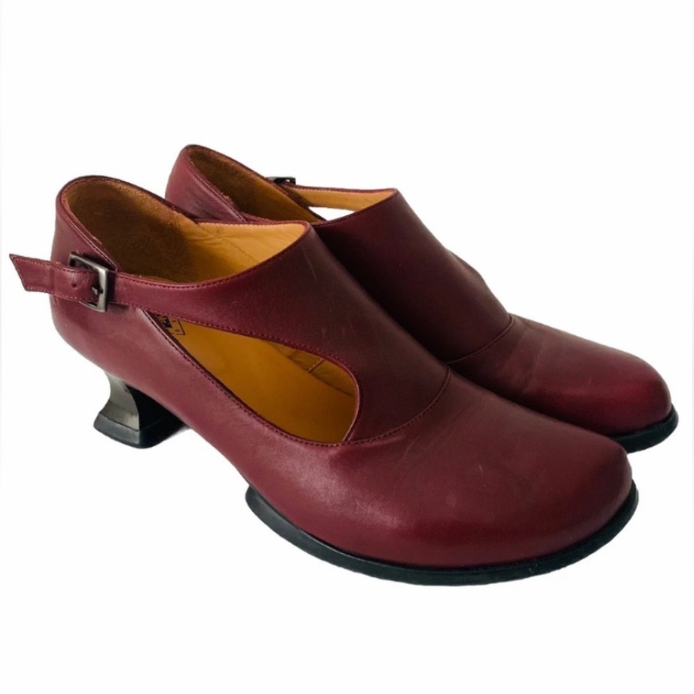 John Fleuvog 70s Wearever Gracias Side Buckle Cutout Leather Heels Women Sz 9.5
